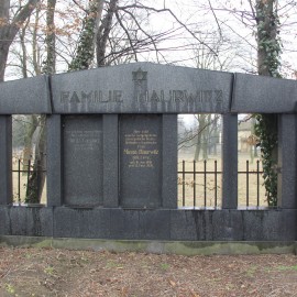powiększ zdjęcie: Legnickie Spacery Historyczne. W niedzielę poznamy cmentarz żydowski