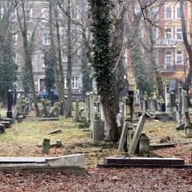 powiększ zdjęcie: Legnickie Spacery Historyczne. W niedzielę poznamy cmentarz żydowski