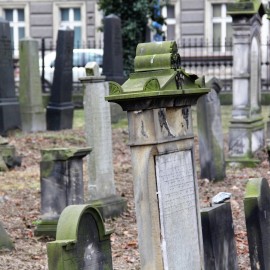 powiększ zdjęcie: Legnickie Spacery Historyczne. W niedzielę poznamy cmentarz żydowski