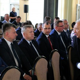 powiększ zdjęcie: Premier Mateusz Morawiecki uruchomił w legnickiej hucie supernowoczesny piec