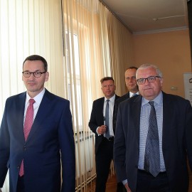 powiększ zdjęcie: Premier Mateusz Morawiecki uruchomił w legnickiej hucie supernowoczesny piec