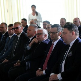 powiększ zdjęcie: Premier Mateusz Morawiecki uruchomił w legnickiej hucie supernowoczesny piec