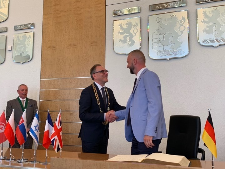 Nasze miasto partnerskie Wuppertal ma już 90 lat. Jubileusz przy długim stole