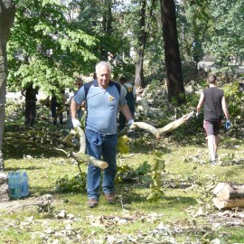 powiększ zdjęcie: Robimy film o pamiętnym huraganie i odbudowie parku. Powspominaj w nim