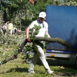 powiększ zdjęcie: Robimy film o pamiętnym huraganie i odbudowie parku. Powspominaj w nim