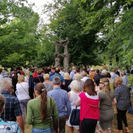 powiększ zdjęcie: Lekcja historii w parku Miejskim dla kilkuset osób. Zapraszamy na kolejne