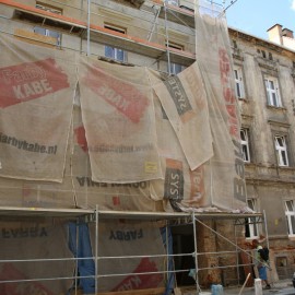 powiększ zdjęcie: Kolejne kamienice przy ul. Pobożnego odzyskują dawny blask