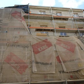 powiększ zdjęcie: Kolejne kamienice przy ul. Pobożnego odzyskują dawny blask