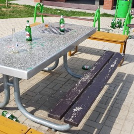 Obrazek z miasta. Tak się bawią … no właśnie kto
