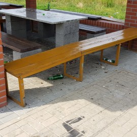 powiększ zdjęcie: Obrazek z miasta. Tak się bawią … no właśnie kto