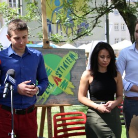 powiększ zdjęcie: Kolejne lokale zrywają z plastikiem