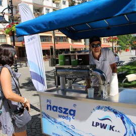 powiększ zdjęcie: Kolejne lokale zrywają z plastikiem