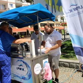 powiększ zdjęcie: Kolejne lokale zrywają z plastikiem