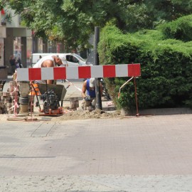 powiększ zdjęcie: Na ul. Złotoryjskiej zaświecą energooszczędne latarnie