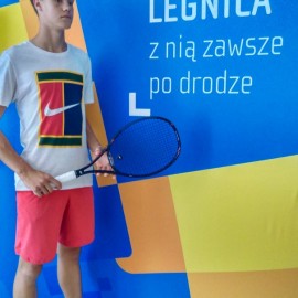 powiększ zdjęcie: Lipiec Jonasza Dziopaka. Dwa finały legnickiego tenisisty