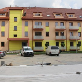 powiększ zdjęcie: Kilkadziesiąt rodzin wprowadzi się do nowoczesnych i ekologicznych mieszkań