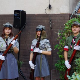 powiększ zdjęcie: Legnica uczciła 75 rocznicę Powstania Warszawskiego