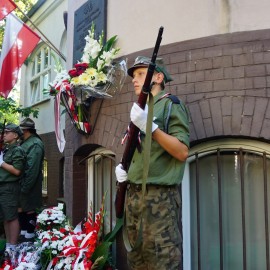 powiększ zdjęcie: Legnica uczciła 75 rocznicę Powstania Warszawskiego