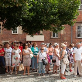 powiększ zdjęcie: Poznaliśmy dzieje legnickich zegarów na spacerze historycznym