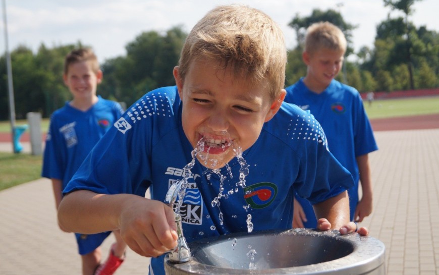 Pijmy naszą zdrową wodę. LPWiK zainstalowało kolejne poidełko w mieście
