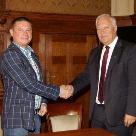 powiększ zdjęcie: Fontanny w parku Miejskim odzyskają dawny urok. Miasto podpisało umowę z wykonawcą