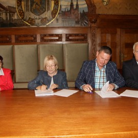 powiększ zdjęcie: Fontanny w parku Miejskim odzyskają dawny urok. Miasto podpisało umowę z wykonawcą
