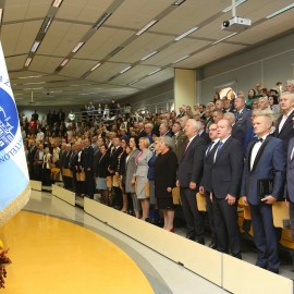 powiększ zdjęcie: Studenci legnickiej PWSZ rozpoczęli nowy rok akademicki