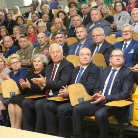 powiększ zdjęcie: Studenci legnickiej PWSZ rozpoczęli nowy rok akademicki