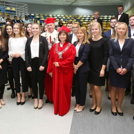 powiększ zdjęcie: Studenci legnickiej PWSZ rozpoczęli nowy rok akademicki