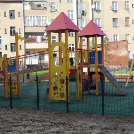 LBO 2019. Mieszkańcy Kartuz mają już swoją Tęczową krainę,  czyli piękny plac zabaw
