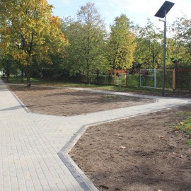 powiększ zdjęcie: LBO 2019. Na Piekarach spacerujemy już wygodnymi chodnikami