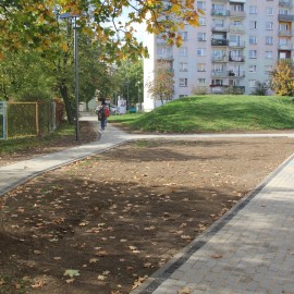 powiększ zdjęcie: LBO 2019. Na Piekarach spacerujemy już wygodnymi chodnikami