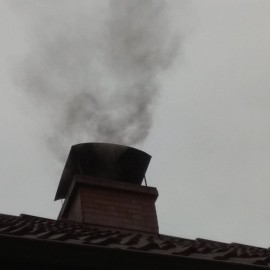 Strażnicy miejscy już kontrolują, czym palimy w piecach