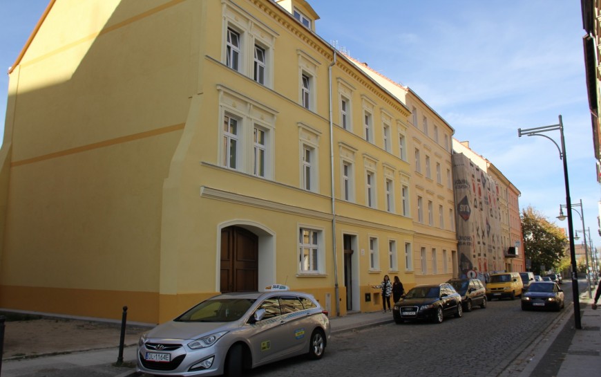 Kolejne kamienice na ul. Pobożnego odzyskują dawny blask