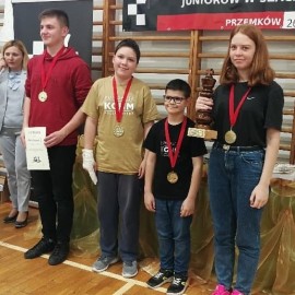 powiększ zdjęcie: Sukcesy młodych legnickich szachistów na Dolnym Śląsku i w Niemczech. Gratulujemy