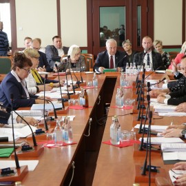 Sesja Rady Miejskiej. Radni uchwali wzrost niektórych wynagrodzeń i opłat