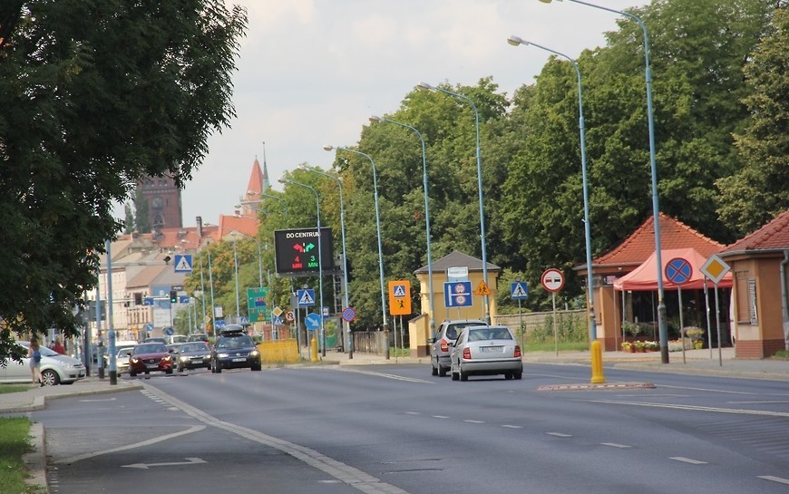 Jak dojedziemy na cmentarz 1 listopada? Poznaj zmienioną organizację ruchu