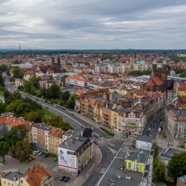 Wojewoda z pomocą miasta poprawią warunki mieszkaniowe Romów