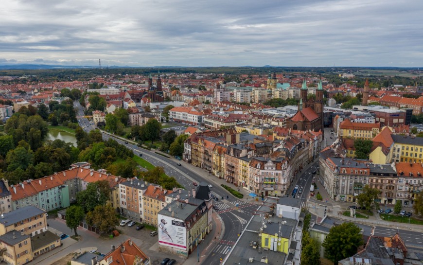 Wojewoda z pomocą miasta poprawią warunki mieszkaniowe Romów
