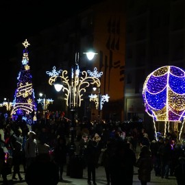 powiększ zdjęcie: Legnica już świątecznie przystrojona. Magiczna iluminacja