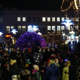 powiększ zdjęcie: Legnica już świątecznie przystrojona. Magiczna iluminacja