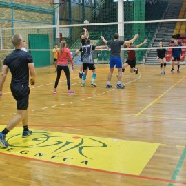 Makutra 2019 - turniej siatkarski na sportowo i na słodko. Upiecz ciasto i zagraj