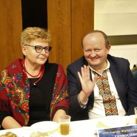 powiększ zdjęcie: Przedstawiciele mniejszości spotkali się przy świątecznym stole