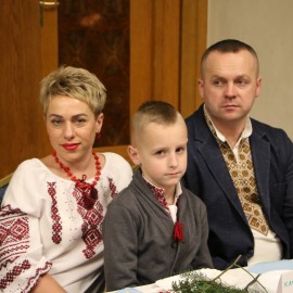 powiększ zdjęcie: Przedstawiciele mniejszości spotkali się przy świątecznym stole