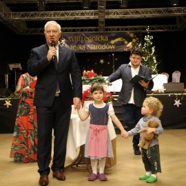 powiększ zdjęcie: Przedstawiciele mniejszości spotkali się przy świątecznym stole