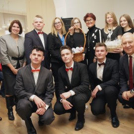 powiększ zdjęcie: Piękny Kącik Babci i Dziadka w legnickim DPS