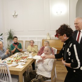 powiększ zdjęcie: Piękny Kącik Babci i Dziadka w legnickim DPS