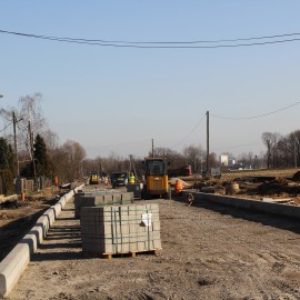 powiększ zdjęcie: Dobra pogoda sprzyja wykonawcom przebudowy ulicy Szczytnickiej