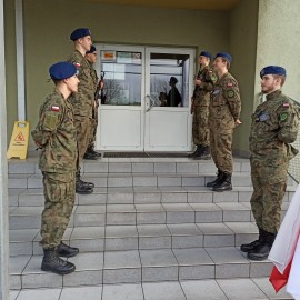 powiększ zdjęcie: Młodzież spotkała się z kombatantami w rocznicę walk o Legnicę