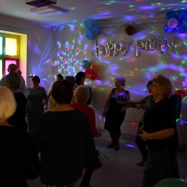 powiększ zdjęcie: Karnawał w Centrum Integracji Społecznej. Ach, co to był za bal